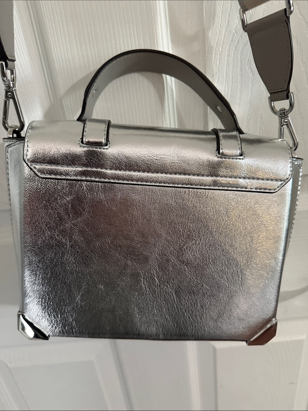 Michael Kors Metallic Silver with Logo Strap. Manhattan medium. - Picture 5 of 9